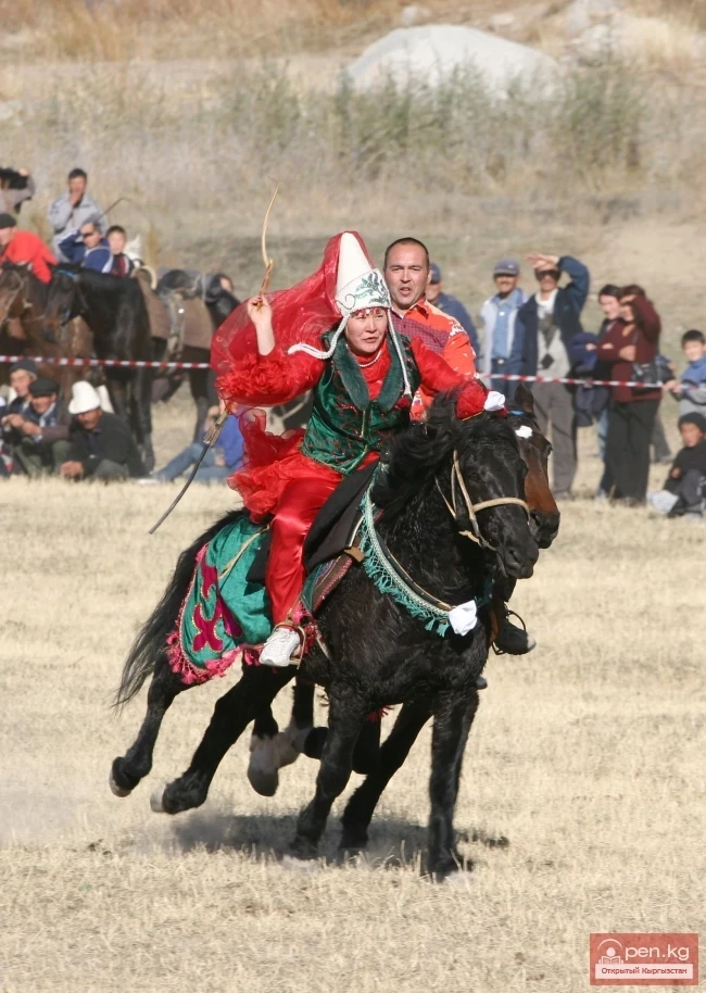The title "Кыз куумай" translates to "Chasing the Girl" in English.