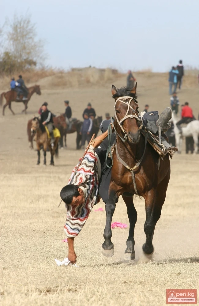 The title "Тыйын энмей" translates to "Not Losing a Coin" in English.