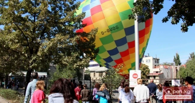 Бишкек: Аттракцион в виде воздушного шара готовится к дебюту