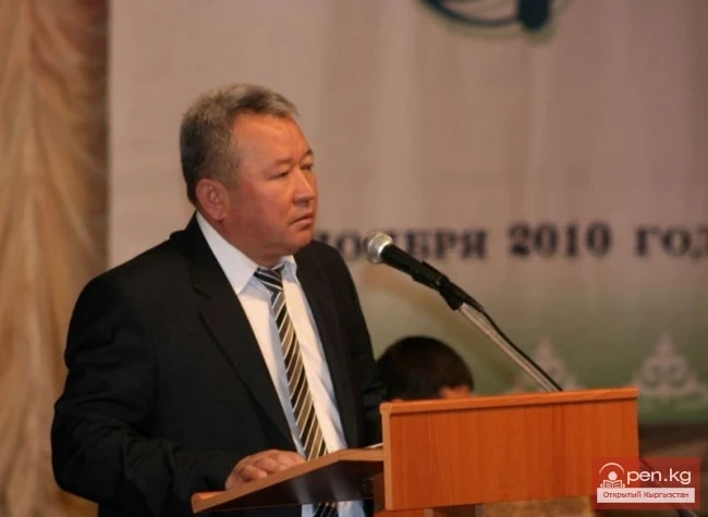 Министр образования Киргизии получил за «Тотальный диктант» тройку