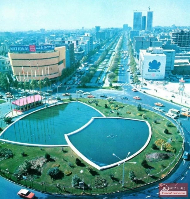 Персеполис: Улуу жана кулагандыгы