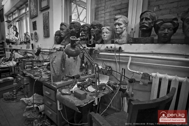 Кыргызстандык устаттардын эмгектериндеги станковая композиция