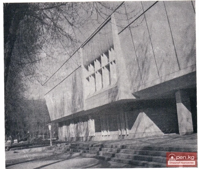 Кыргызстандык устаттардын эмгектериндеги станковая композиция