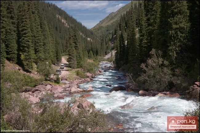In Kyrgyzstan, a crossing for tourist groups has been opened over the Karkyra River bridge.