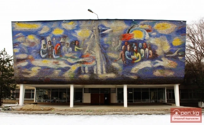 The title translates to: "Easel Painting by Satara Aitieva."