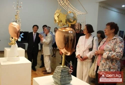 В ИЗО музейинде сүрөтчү-ювелир В.А.Сырневдин «Бишкек – Мен сенин устачың» көргөзмөсү ачылды