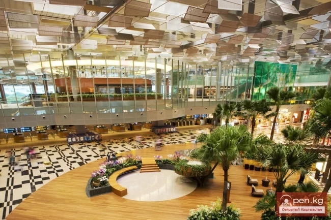 Сингапурдун Чанги аэропортунда эмне менен алектенсе болот?