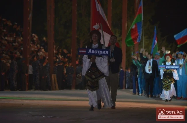 Бүткүл дүйнөлүк кочмондор оюндарынын биринчи ачылыш аземи (Сүрөт)