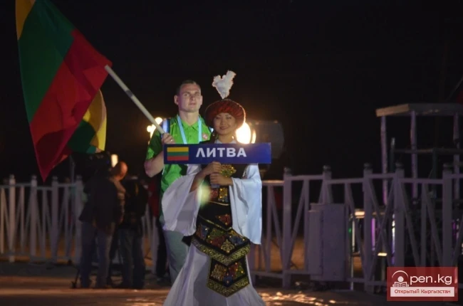 Бүткүл дүйнөлүк кочмондор оюндарынын биринчи ачылыш аземи (Сүрөт)