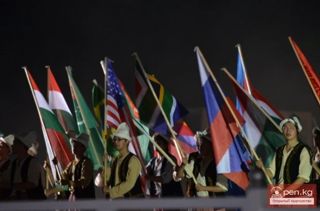 Бүткүл дүйнөлүк кочмондор оюндарынын биринчи ачылыш аземи (Сүрөт)