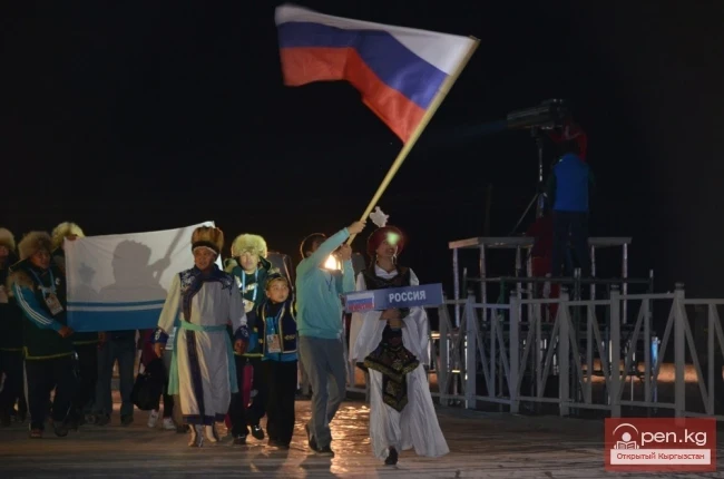 Бүткүл дүйнөлүк кочмондор оюндарынын биринчи ачылыш аземи (Сүрөт)