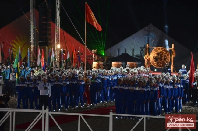 Бүткүл дүйнөлүк кочмондор оюндарынын биринчи ачылыш аземи (Сүрөт)