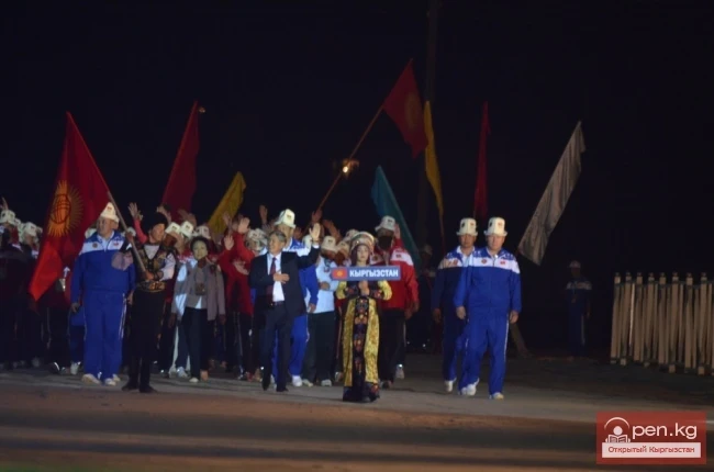 Бүткүл дүйнөлүк кочмондор оюндарынын биринчи ачылыш аземи (Сүрөт)