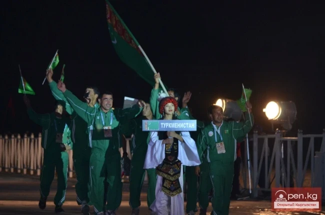 Бүткүл дүйнөлүк кочмондор оюндарынын биринчи ачылыш аземи (Сүрөт)