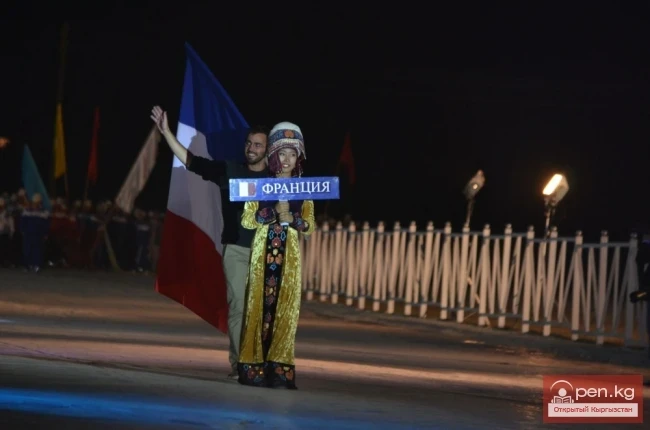 Бүткүл дүйнөлүк кочмондор оюндарынын биринчи ачылыш аземи (Сүрөт)