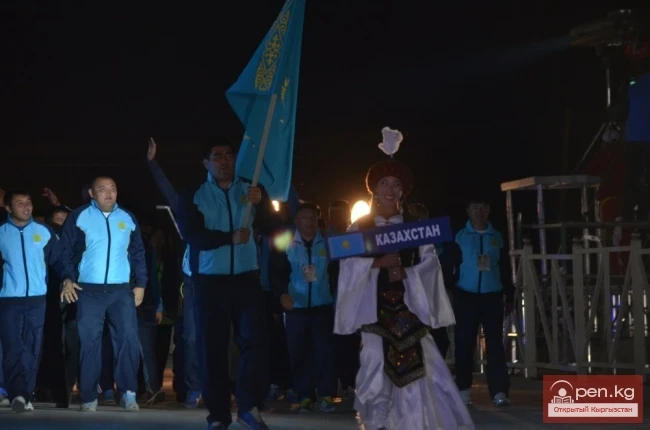 Бүткүл дүйнөлүк кочмондор оюндарынын биринчи ачылыш аземи (Сүрөт)