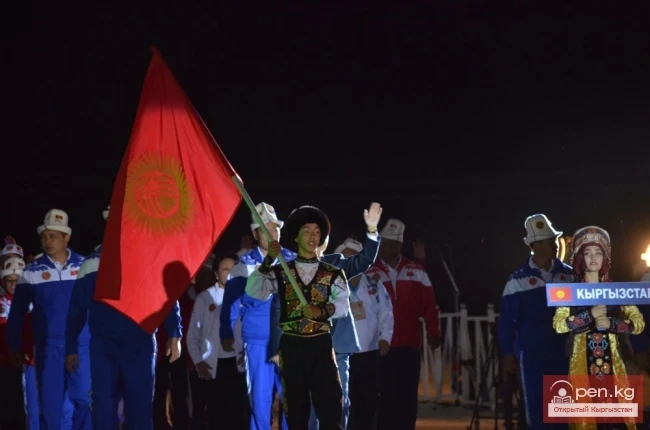 Бүткүл дүйнөлүк кочмондор оюндарынын биринчи ачылыш аземи (Сүрөт)