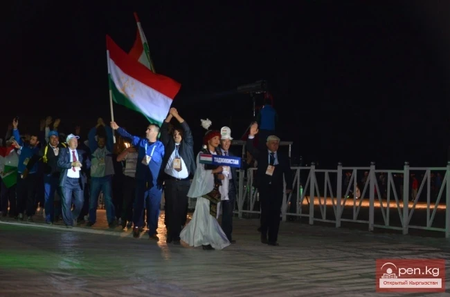 Бүткүл дүйнөлүк кочмондор оюндарынын биринчи ачылыш аземи (Сүрөт)