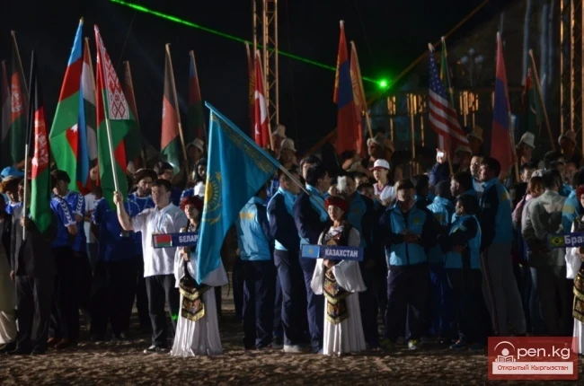 Бүткүл дүйнөлүк кочмондор оюндарынын биринчи ачылыш аземи (Сүрөт)