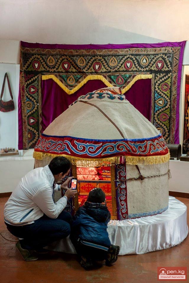 Мына, Кыргызстанда туризмди жөнөкөй кыргыз үй-бүлөсүнүн деңгээлинде кандай өнүктүрүш керек! Мына, Кыргызстанда туризмди жөнөкөй кыргыз үй-бүлөсүнүн деңгээлинде кандай өнүктүрүш керек!