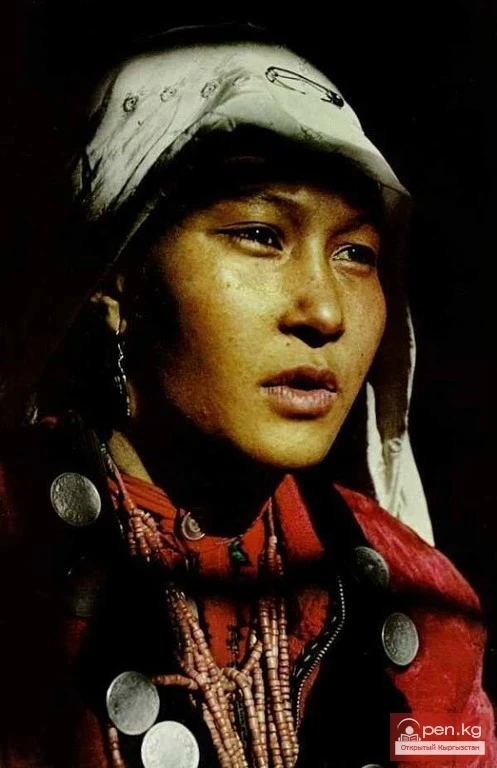 Элечек — аялдардын баш кийими