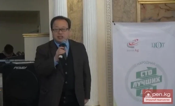 Award ceremony for the winners of the '100 Best Deeds for the Beloved Village/City' award.