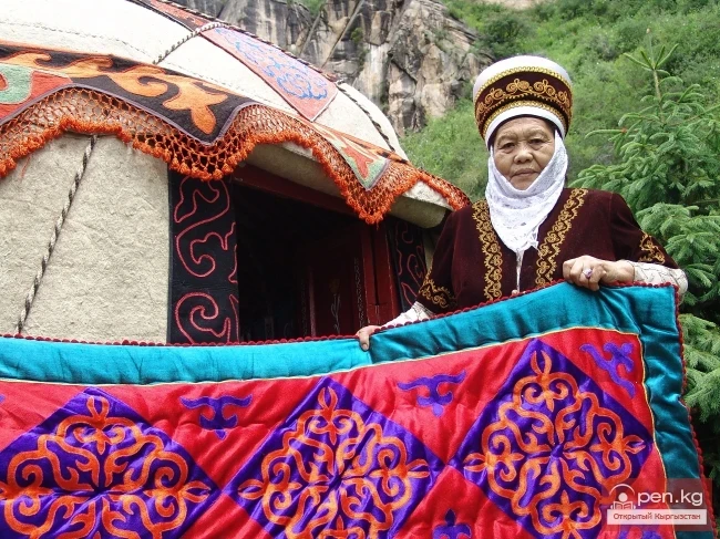 Excursion into the material culture and decorative applied art of the Kyrgyz