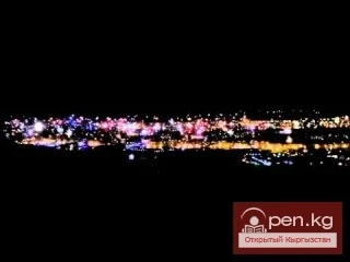 Фейерверки в Бишкеке в новогоднюю ночь на 1 января 2015 года