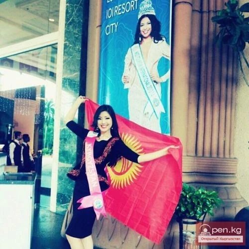 Кыргызстандык Айжамал Осмонова Малайзияда өткөн Miss Tourism International сулуулук сынагында Miss Portret наамын жеңип алды