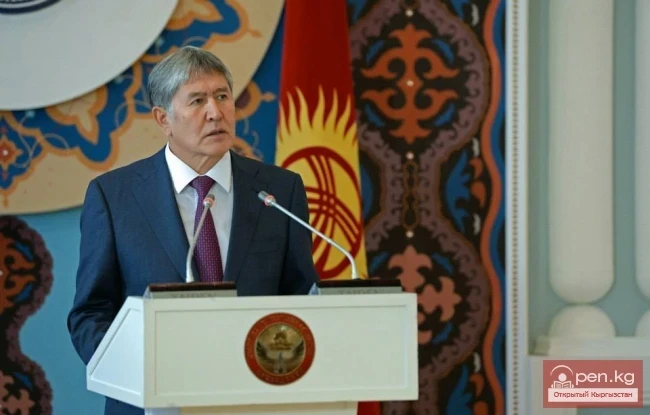Кыргыз Республикасынын Президенти Алмазбек Атамбаев Ыйгарым кагаздарды кабыл алды