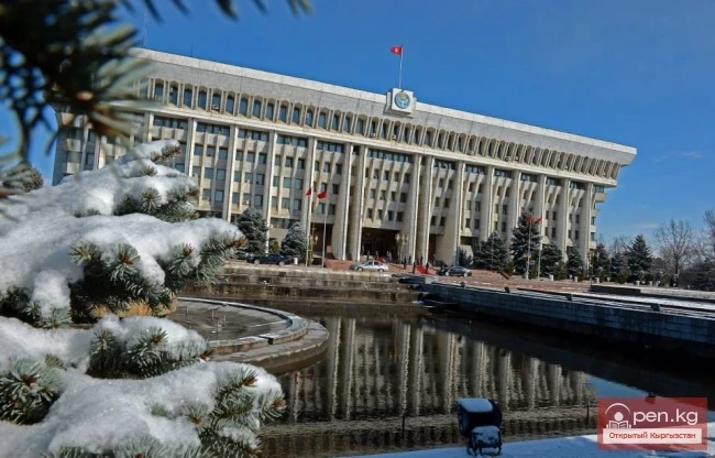 Кыргыз Республикасынын Президенти Алмазбек Атамбаев Ыйгарым кагаздарды кабыл алды