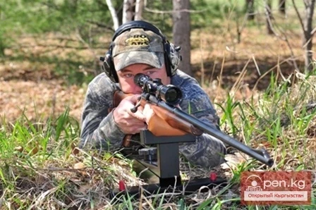 Пристрелка оружия по прибытию на охоту в Киргизию