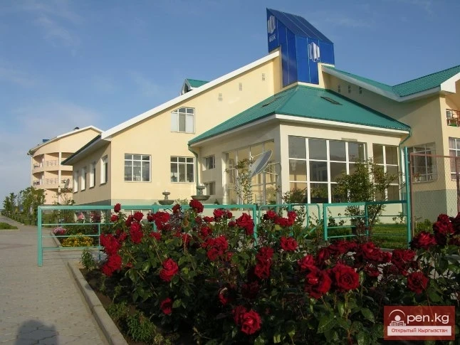 Camping at the "Three Crowns" Hotel