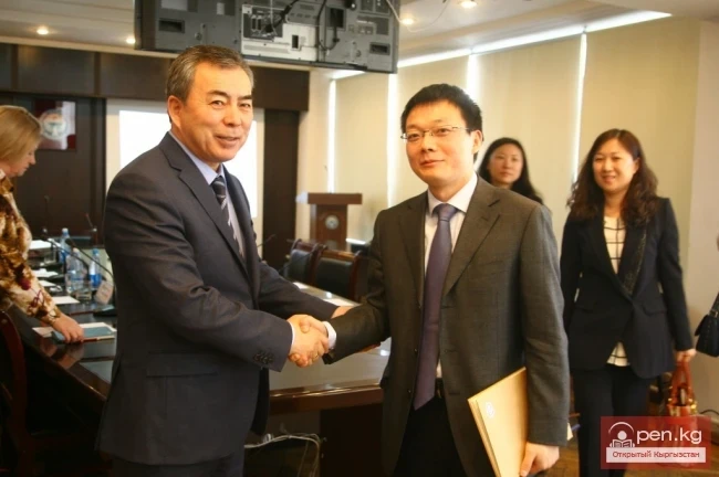 Кытайдын экспорттук-импорттук банкы бүгүн Кыргызстандагы жол-транспорт тармагынын өнүгүшүндө лидердик роль ойнойт