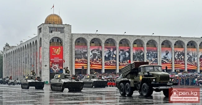 Темир Сариев: «Он миңдеген кыргызстандыктардын жоокердик эрдиктери, Улуу Жеңишти тылда куюп чыккан адамдардын чексиз эмгеги чын эрдиктин үлгүсү болуп түбөлүккө калат»