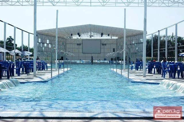 Бассейн в центре отдыха «St.Tropez»