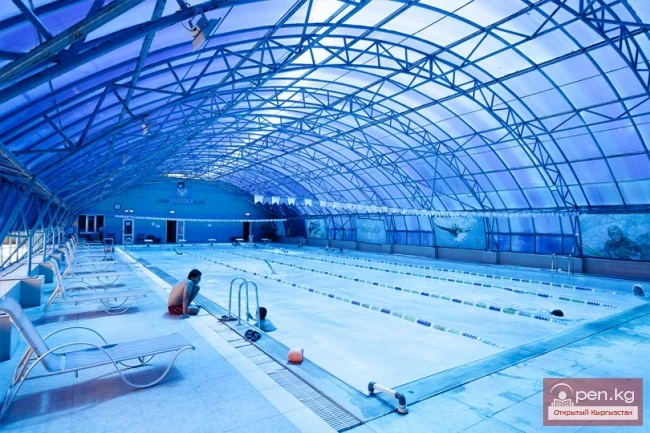 Swimming pool at the sports and entertainment club "Prado"