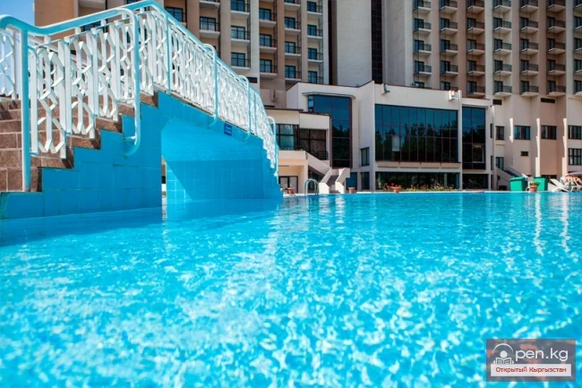 «Ак-Кеме» отелинин ачык бассейни (Пинара)