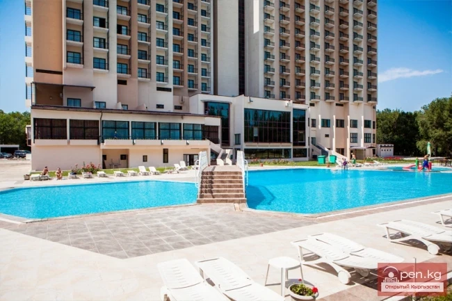«Ак-Кеме» отелинин ачык бассейни (Пинара)