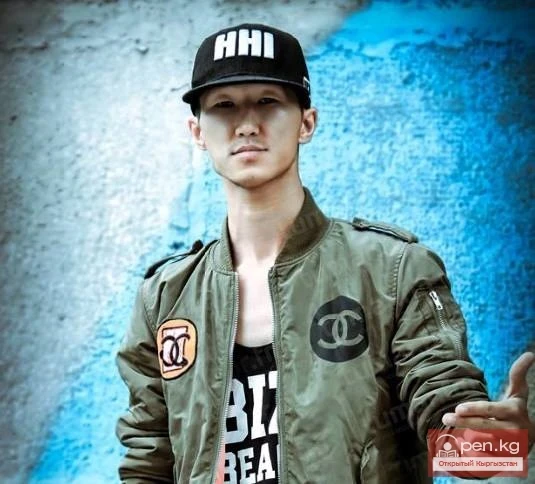 Dancer from Kyrgyzstan Signs Contract with Comedy Club