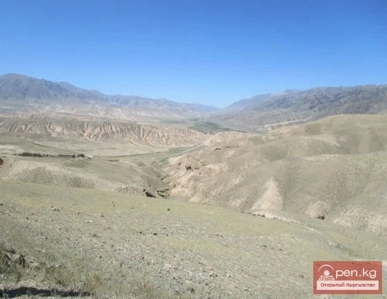 Road to Lake Son-Kul