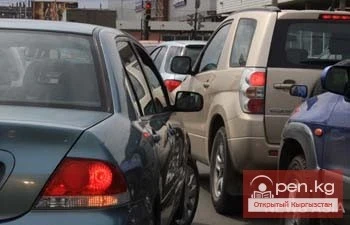 Бишкектин мэри: «Бишкектин борборунда унаа токтотуу автожүргүнчүлөргө кымбатка түшөт»