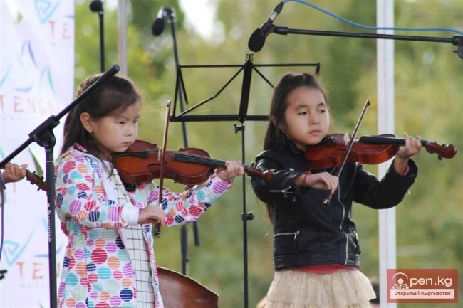 Ачык асмандагы классика