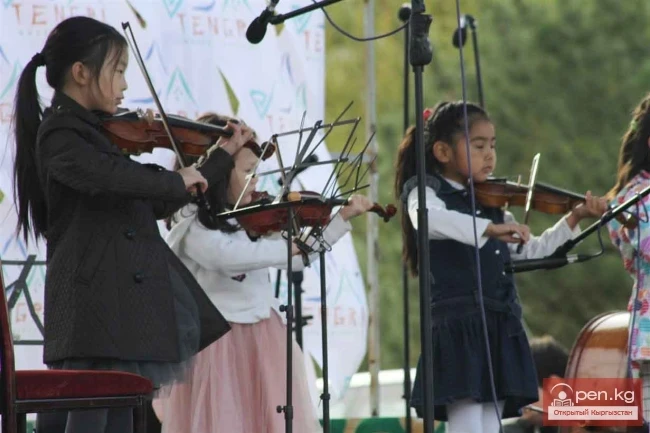 Ачык асмандагы классика