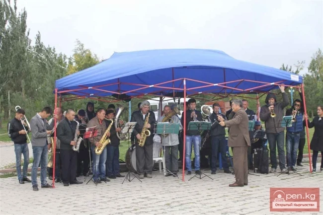 Ачык асмандагы классика