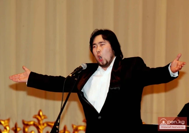 Саян Исин: Сценага чыгуу мен үчүн экзамен!