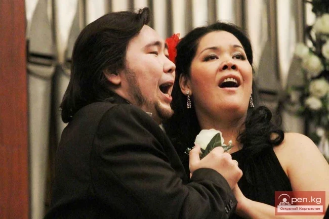 Саян Исин: Сценага чыгуу мен үчүн экзамен!