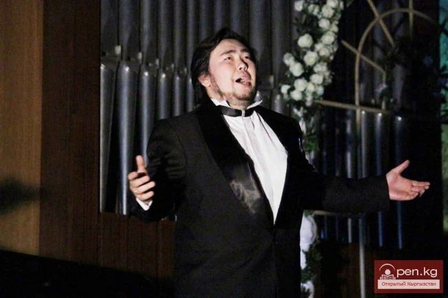 Саян Исин: Сценага чыгуу мен үчүн экзамен!