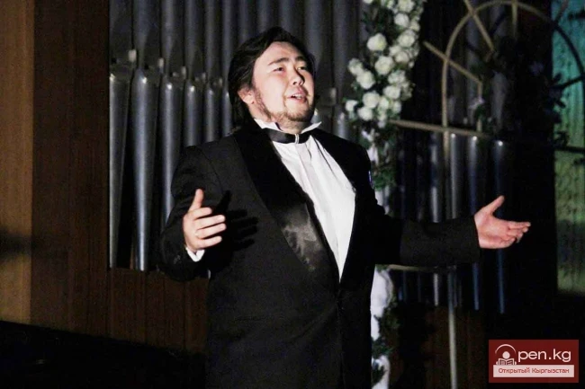 Саян Исин: Сценага чыгуу мен үчүн экзамен!