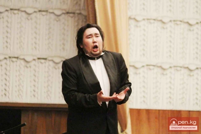 Саян Исин: Сценага чыгуу мен үчүн экзамен!